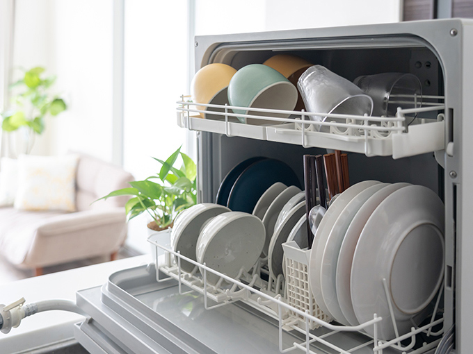 一人暮らしでも食洗機はおすすめ！忙しい方こそ食器洗いを家電に任せよう！